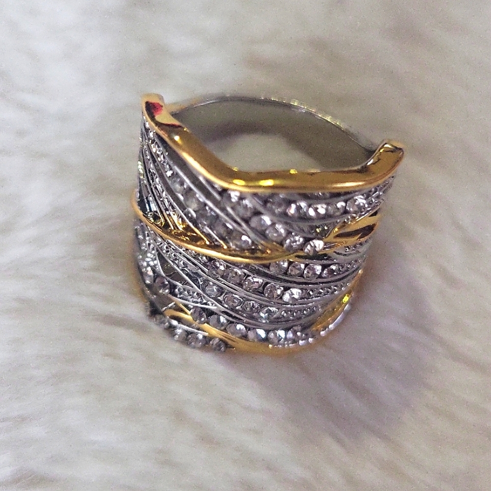 Gold and Silver Women's Ring - Picture 4 of 5